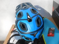 Шолом MET Parachute L (59-62 см) синій - 7000 грн