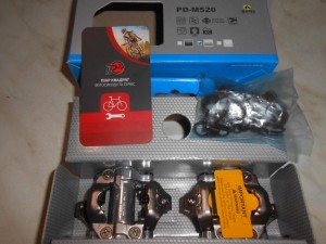 Контактні педалі Shimano PD-M520 срібні з шипами - 2100 грн
