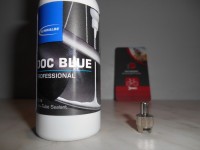 Дозатор для безкамерок Schwalbe Doc Blue + ключ - 150 грн